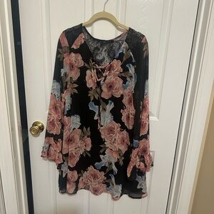 Floral lace back dress size l